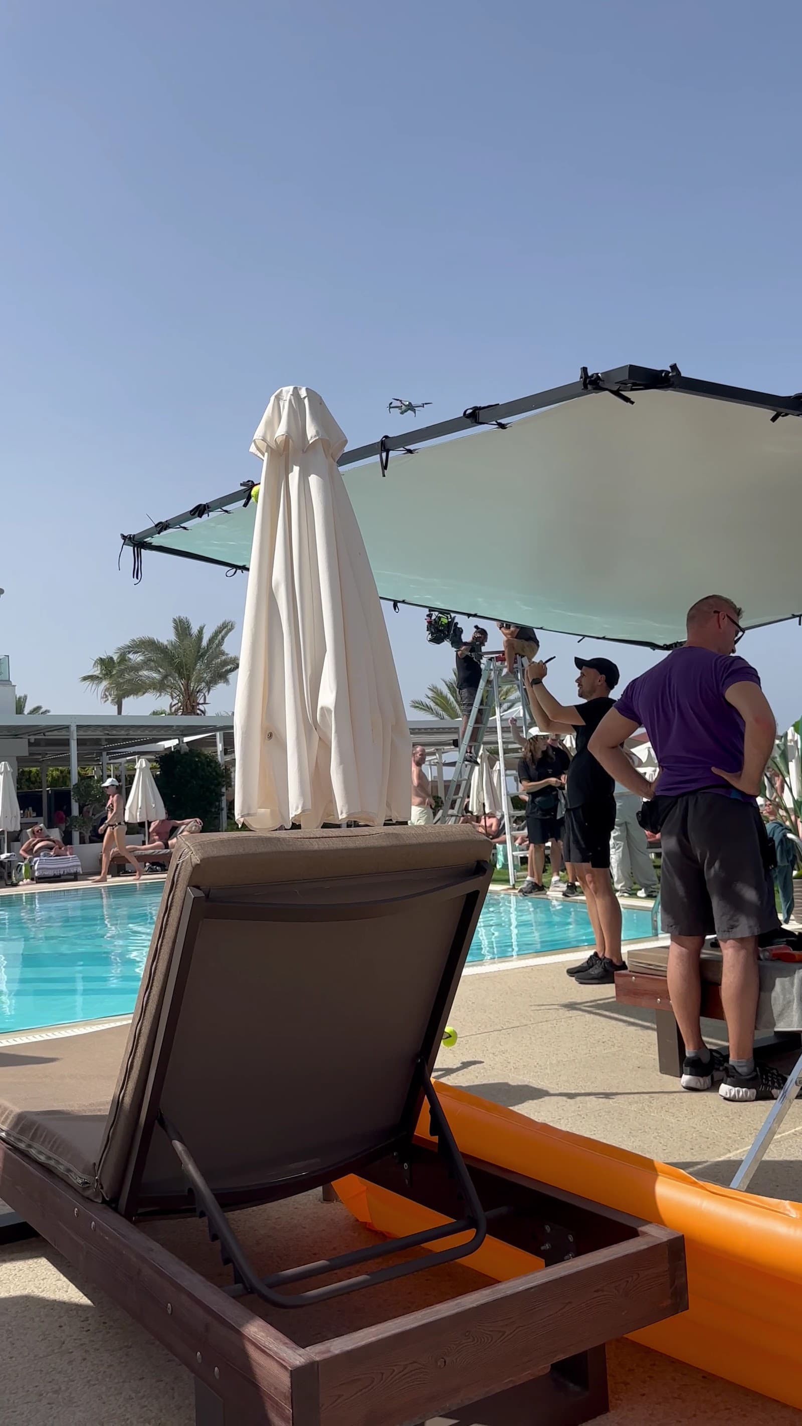 Ram vid poolen